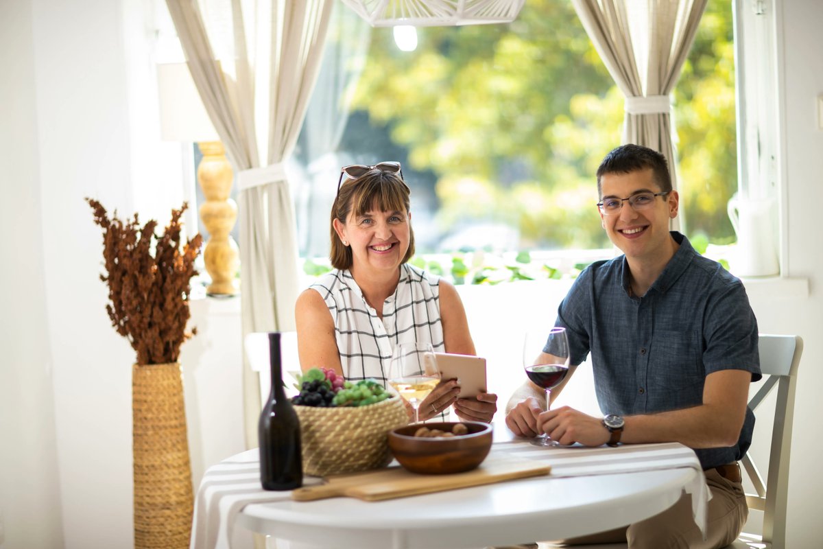 It was a pleasure to work with Arpad Kurucz photographer on some new family business images, here is a sneak peek from the shoot at Installáció Fotóstúdió