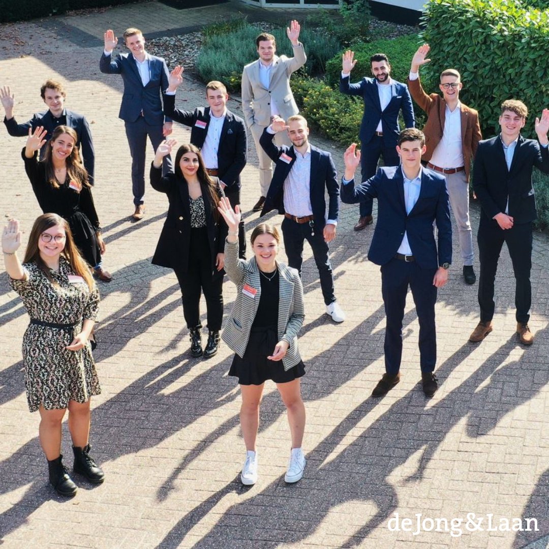 En? Denk je dat jij bij de Jong &amp; Laan past? Stel jezelf dan voor en kom kennismaken!🔝

#jonglaanbaan #jonglaan #karaktertelt #samengaan