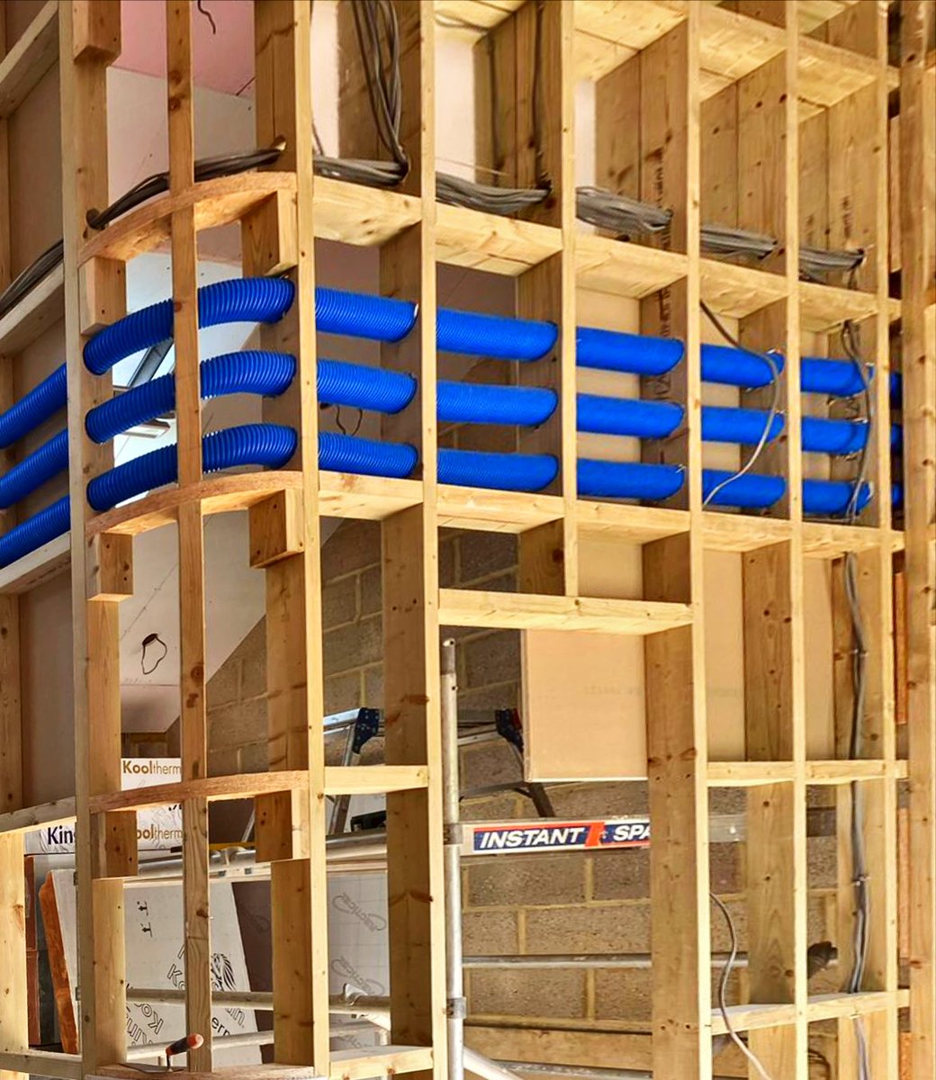 nilan_uk's tweet photo. Where there's a will there's a way to fit blue pipe!! #mvhr #climate #ventilation #slservices #iaq
1 m https://t.co/nVSdoA2Wos