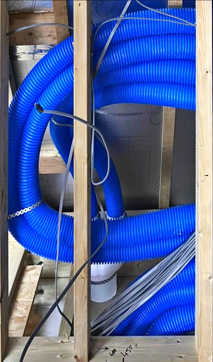nilan_uk's tweet photo. Where there's a will there's a way to fit blue pipe!! #mvhr #climate #ventilation #slservices #iaq
1 m https://t.co/nVSdoA2Wos