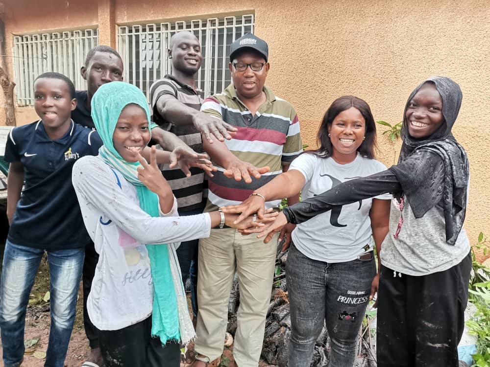 asergmv's tweet photo. A l'occasion de la Caravane @EcoBootCamp organisée par @UrgencEco de kolda, l'ASERGMV pôle Sud a mis à la disposition 1000 plants (#fruitiers et #forestier) en plus de #semences
#kebetu #Senegal #Reforestation #senegalvert https://t.co/FRW43mPC6W