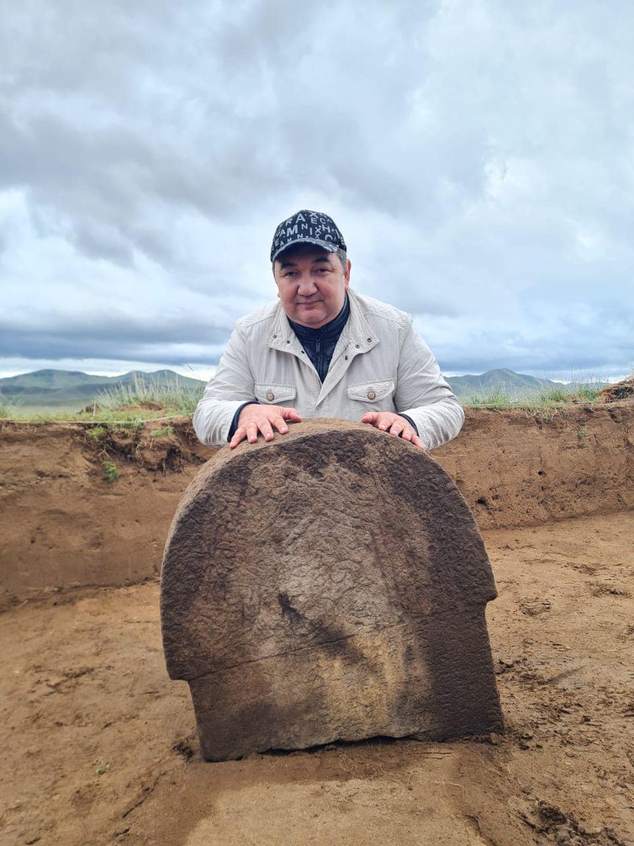 Kültekin ve Bilge Kağanın babası İlteriş Kutluğ Kağan'ın Anıt Kompleksi ve yazıtı bulundu. 

Detaylı bilgini yarın Ulanbator’da yapılacak olan basın toplantısında duyuralacak.
