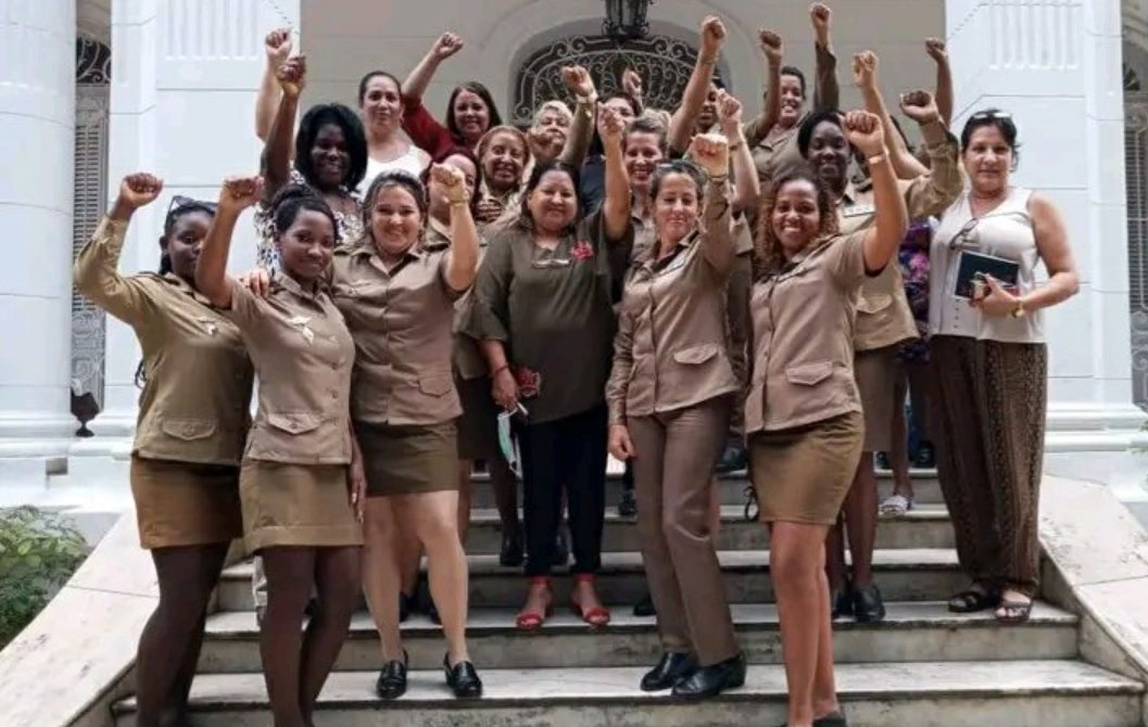 La mujer cubana, presente en la defensa de la Revolución Martiana y Fidelista.
#MujeresEnRevolucion #CubaPorLaPaz #CubaPorLaVida <a href="/FMC_Cuba/">FMC de Cuba</a> <a href="/CubaCoopera/">CubacooperaVeNu</a> <a href="/cubacooperaven/">Brigada Médica Cubana en Venezuela</a> <a href="/AdanVillavicen5/">Adan Villavicencio Guzmán</a> <a href="/altunaga_perez/">Esthet Perez altunaga</a> <a href="/MINSAPCuba/">Ministerio de Salud Pública de Cuba</a>