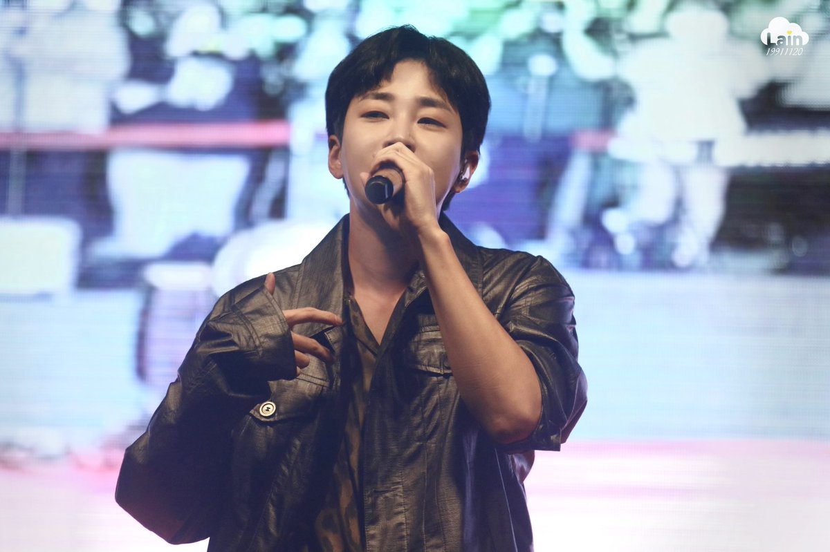 lain911120's tweet photo. 220821 일산맥주축제 고화질
열창중🎤
#딘딘 #dindin https://t.co/fEeMkzG3zE