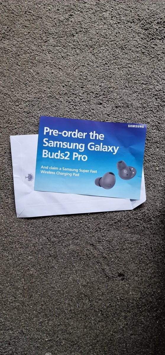 hairybrain83's tweet photo. @O2 had notification for a parcel today expecting it to be the actual headphones I pre-ordered but this came instead. Either someone has been at my parcel or the bus have still to be dispatched? https://t.co/0hxbSViDsz