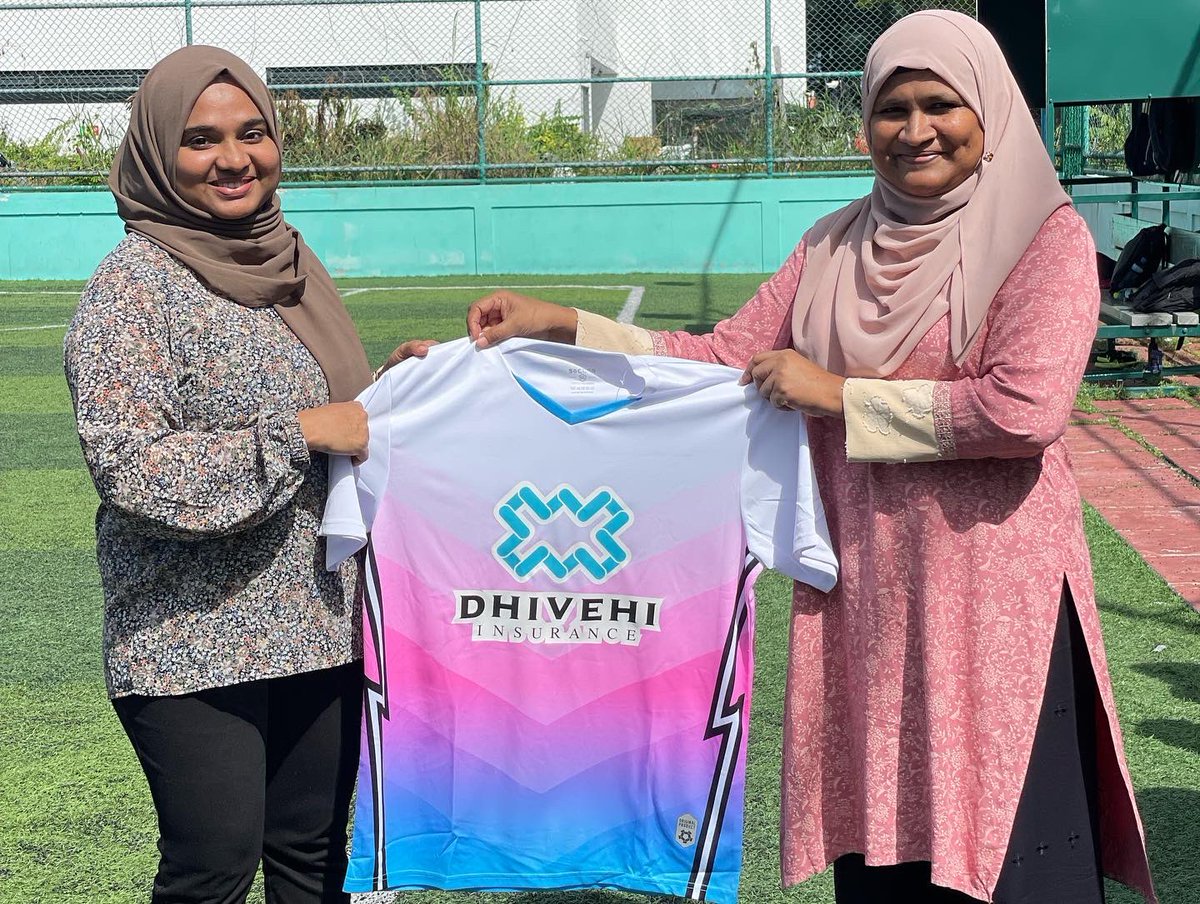 dhivehinsurance's tweet photo. This past weekend, Dhivehi Insurance and @ensisgroup held a friendly futsal match which concluded our 6th anniversary celebrations.
#dhivehiinsurance #6thanniversary #ensisfisheries https://t.co/hDZifn2Jb8