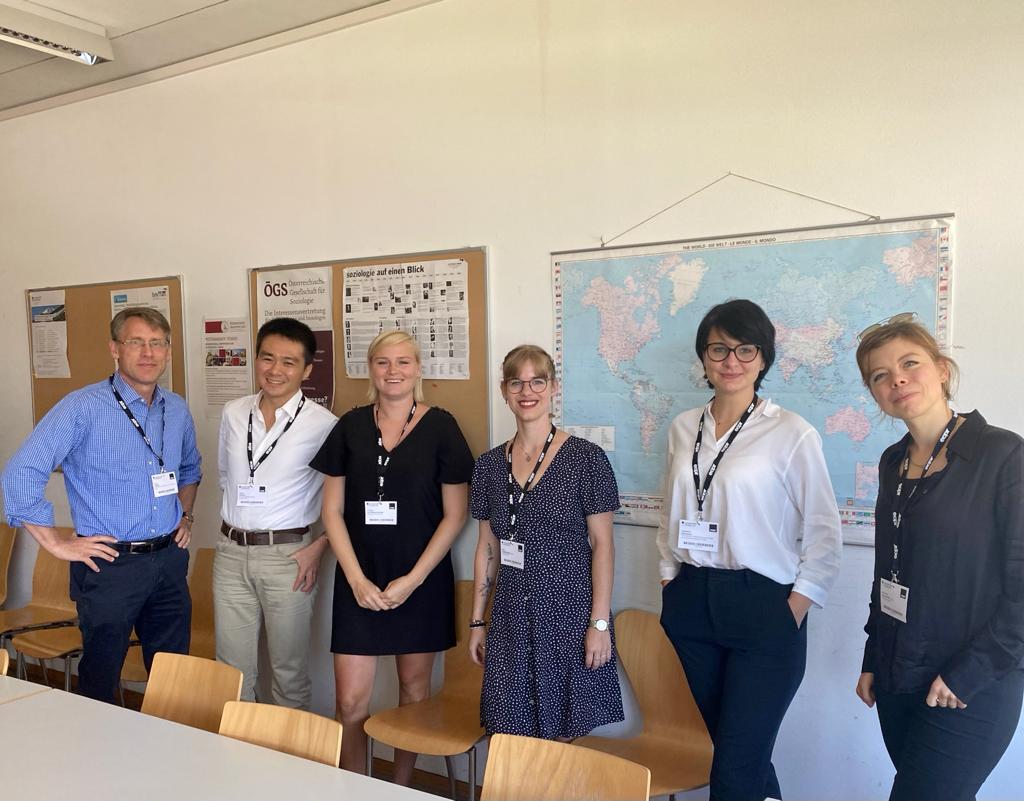 #NORFACE Governance held its panel at the #ecprgc22.

Four projects, @norfacedd, @_euinaction, #RUDE, and #ReConnect, presented the first results of their research.

Congratulations to presenters Takuya Onoda, @AnnelienVanR, @AnastasiaErsho8 & @MartinLodge, and chair @lanajaura👏