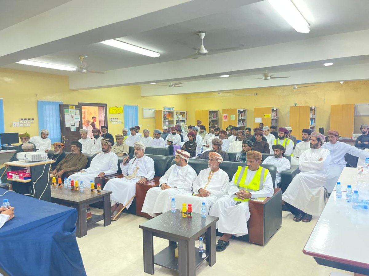 عقد لقاء اليوم مع نائب والي طاقة بنيابة جبجات من قبل ممثلين عن جمعية صون الطبيعة في ظفار (ق. ت.) للتعريف بالجمعية ومبادرة "وعي" والتي أطلقتها الجمعية بمباركة من الجهات ذات العلاقة
كما تم حضور ورشة عمل خاصة بنبتة البارثينيوم من قبل المختصين في الفريق المشترك في آلية مكافحة النبتة