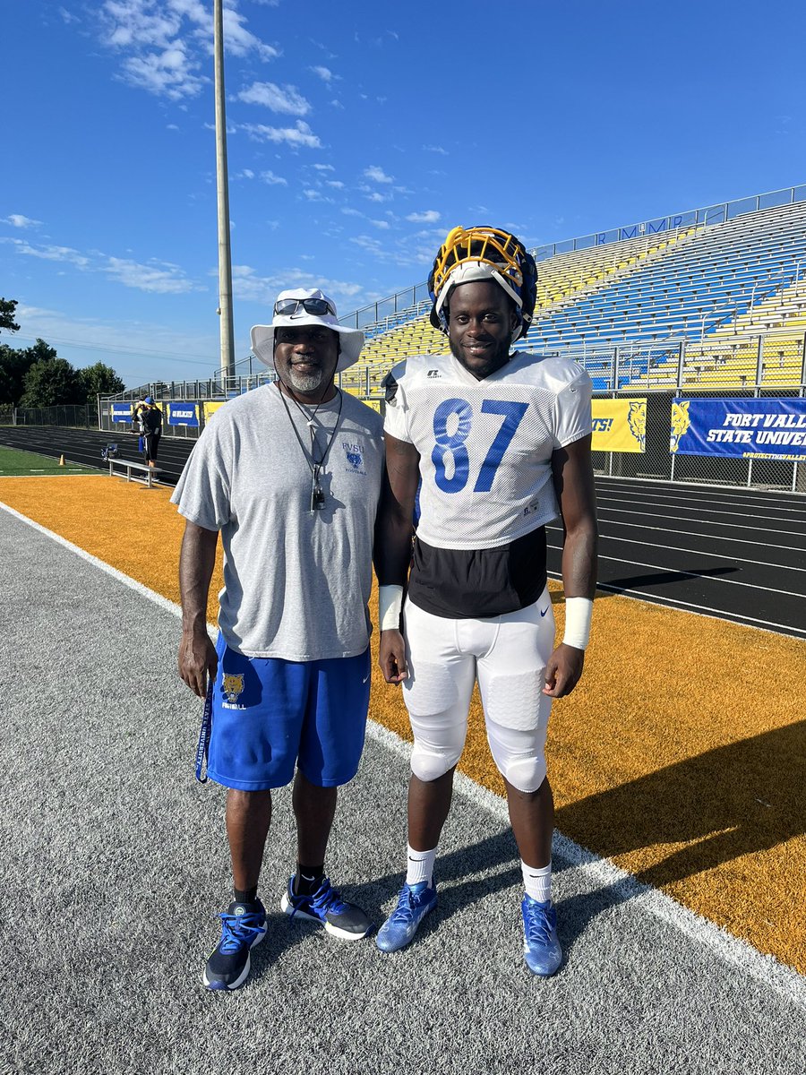 Kwray54's tweet photo. So Glad my Guy decided to come back to football. Warner Robins finest Manny Thompson! Leggo! #TrenchMob https://t.co/n3kazboZjl