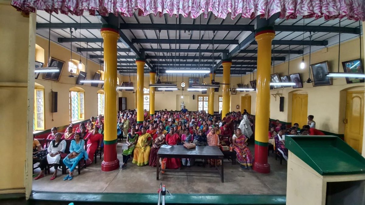 <a href="/ActionAidIndia/">ActionAid Association</a> organised a consultation with 200 women informal workers as part of Urban Thinkers and Action Campus in Kolkata with support from <a href="/RLSSouthAsia/">RLS South Asia</a>.
Jt Labour Commissioner, Mr Kingshuk Sinha, spoke on the rights and entitlements of urban informal workers.