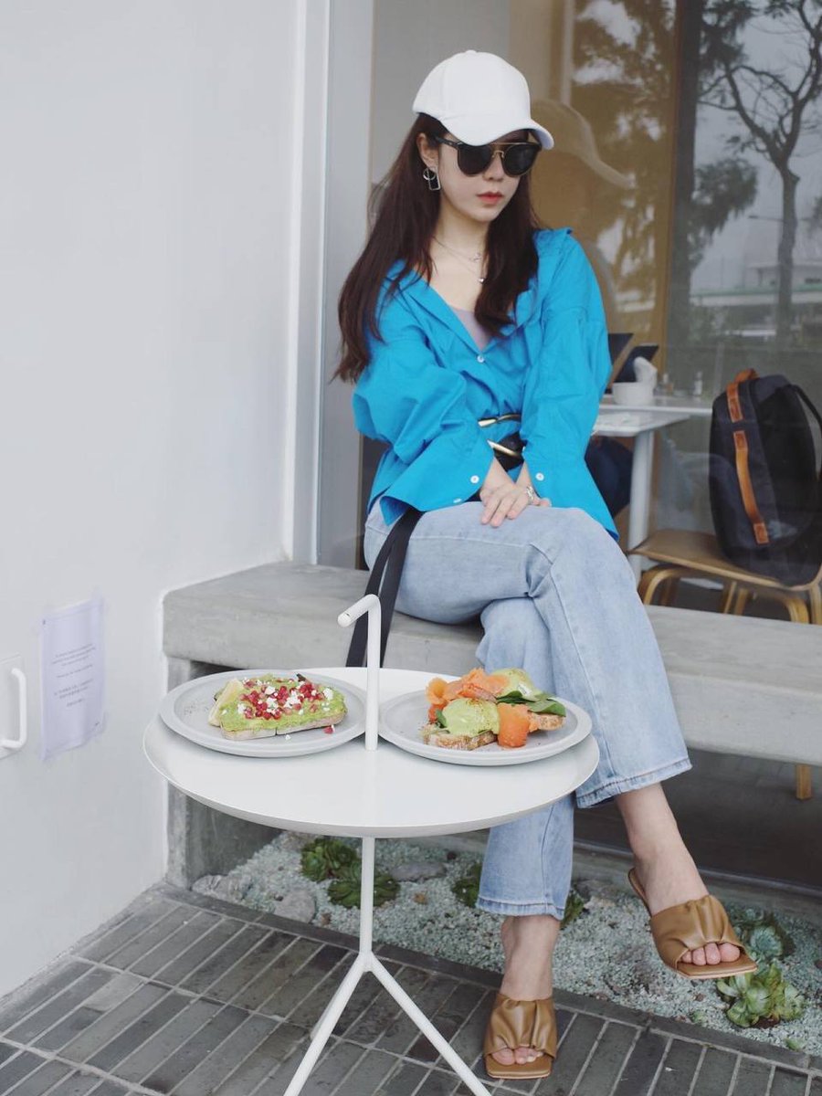 A good mood starts with eating desserts.😋