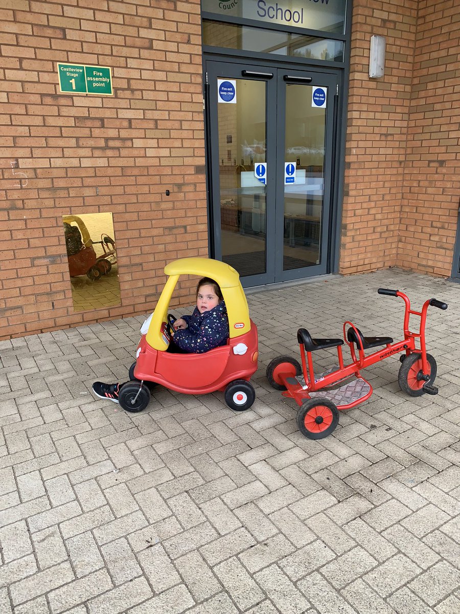 Castleviewps's tweet photo. Outdoor play with our friends is just the best #orangeclass #friends https://t.co/6B0mJhjudT
