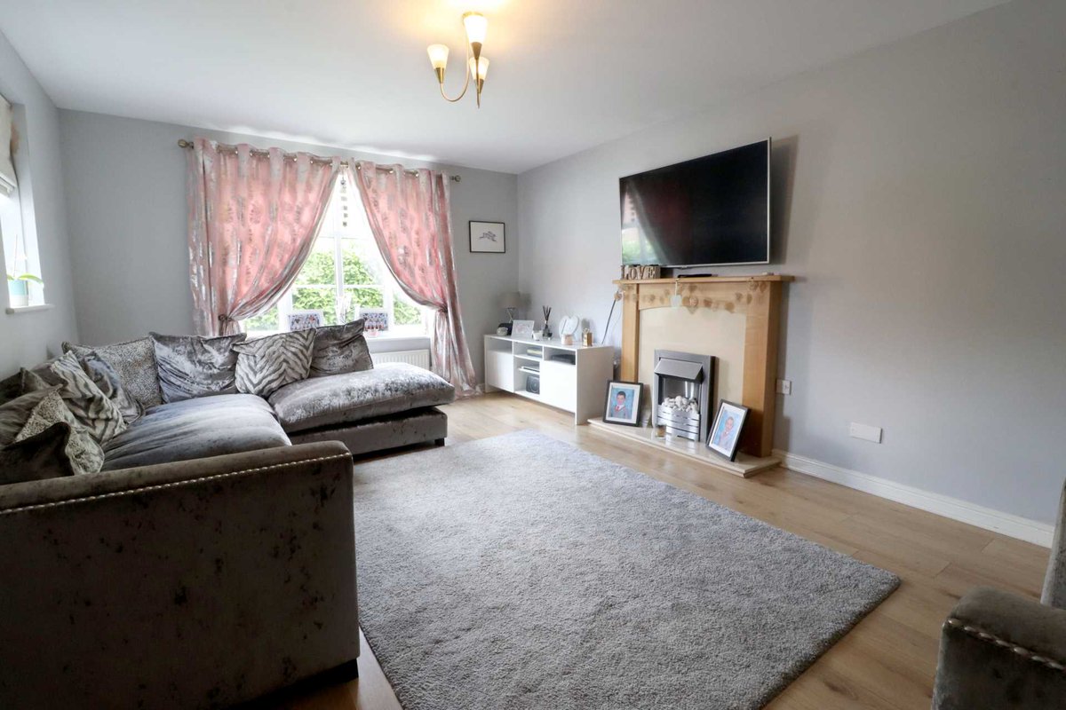 Movuno_HO's tweet image. 💥New To The Market 💥

5 Bed, Detached on Gibfield Drive, Atherton.

This beautifully presented property is bright and spacious throughout, with a garage and four car driveway.

For more information or to arrange a viewing, visit:
movuno.com/property-detai…

#5Bed #ForSale