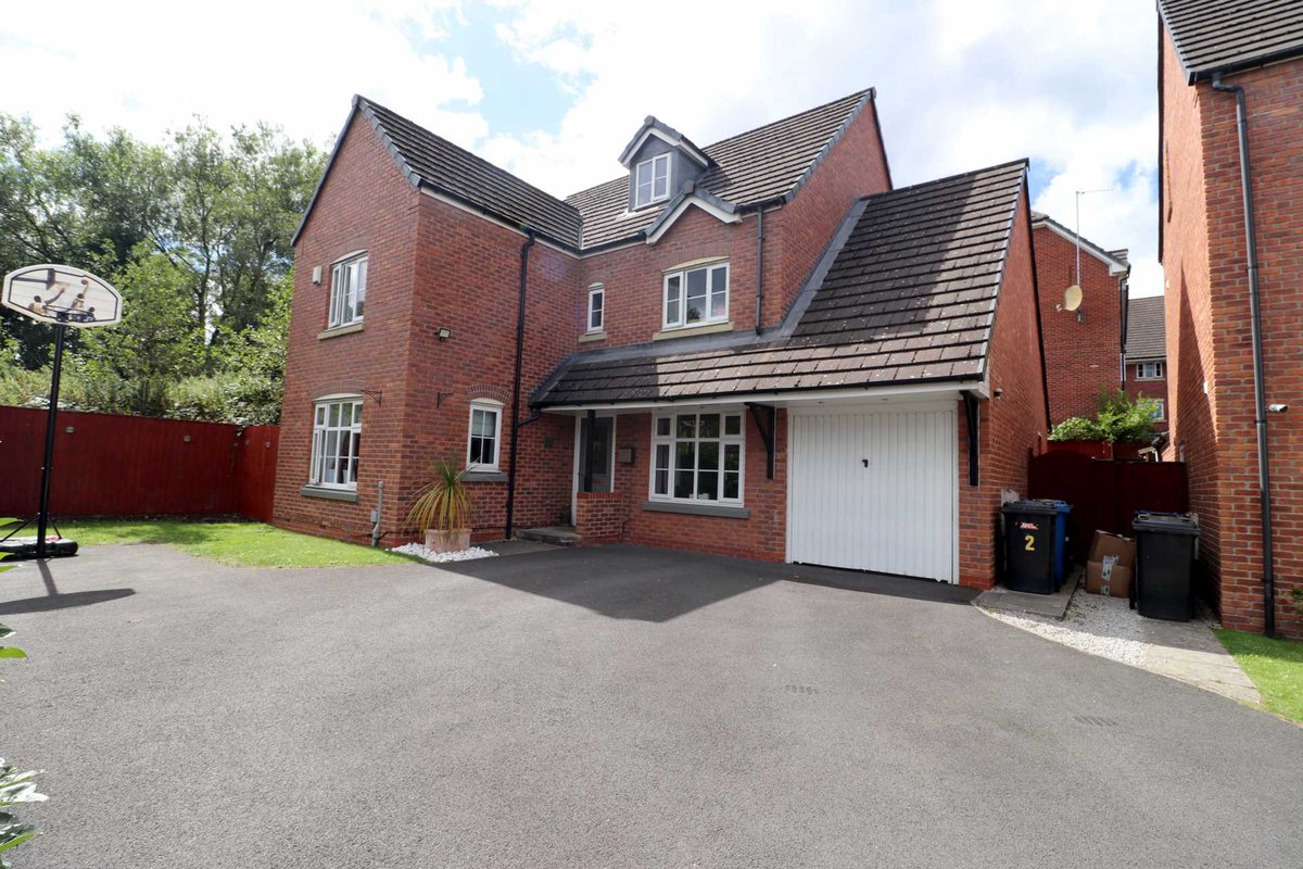 Movuno_HO's tweet image. 💥New To The Market 💥

5 Bed, Detached on Gibfield Drive, Atherton.

This beautifully presented property is bright and spacious throughout, with a garage and four car driveway.

For more information or to arrange a viewing, visit:
movuno.com/property-detai…

#5Bed #ForSale