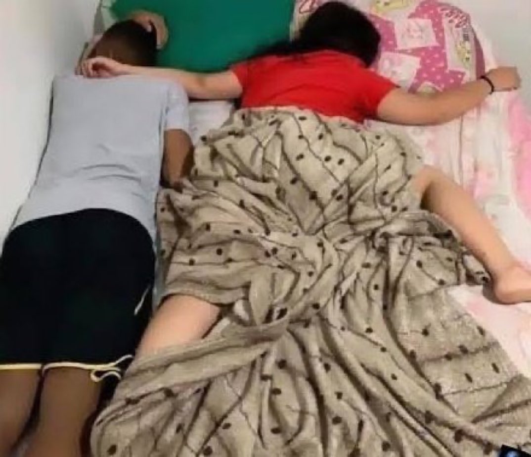 piranhasdoamoor's tweet photo. "ja pensou nós dois dormindo juntos nesse frio” https://t.co/mXV8IQ0iRQ