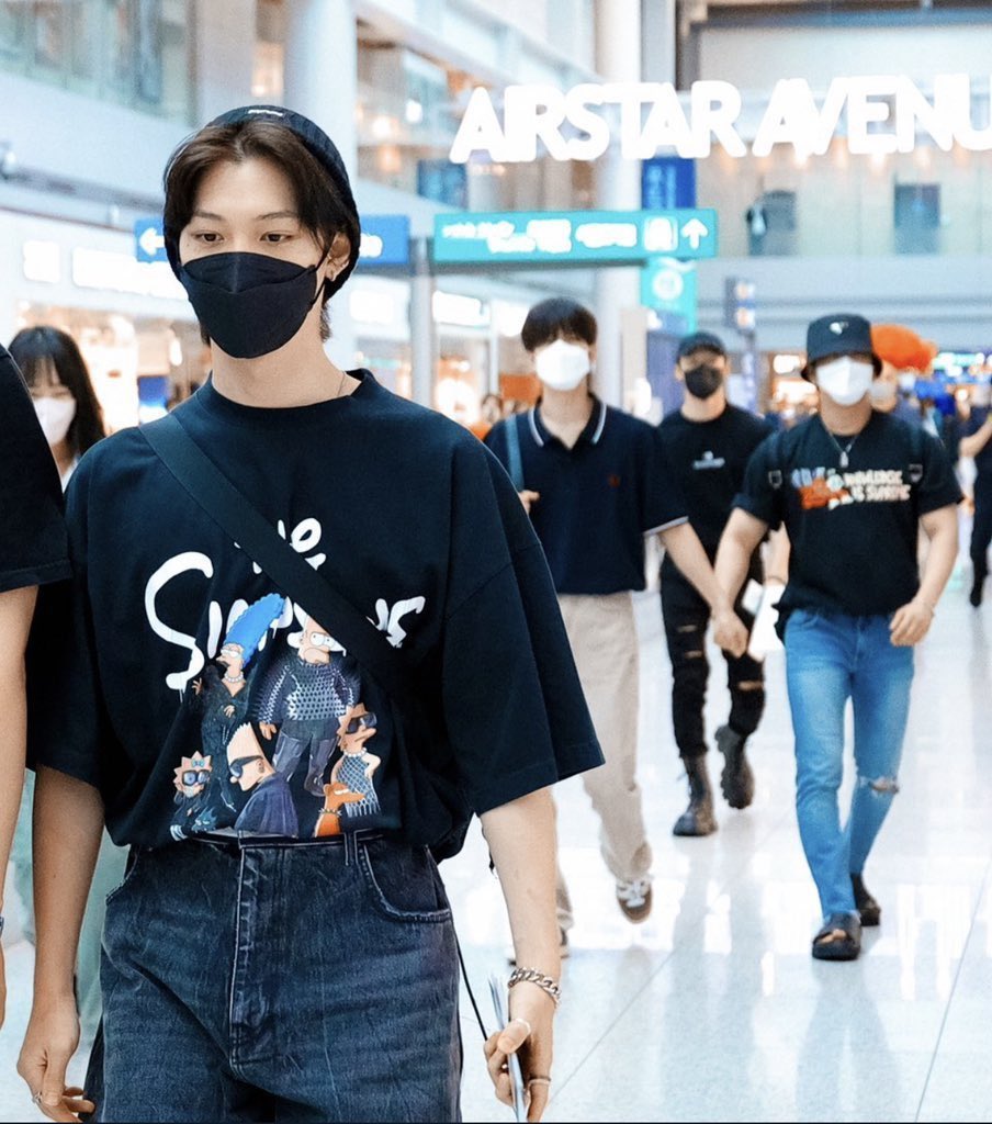 minunivers's tweet photo. PLEASE FREE FELIX FROM THEM https://t.co/x5Lu81PoIc