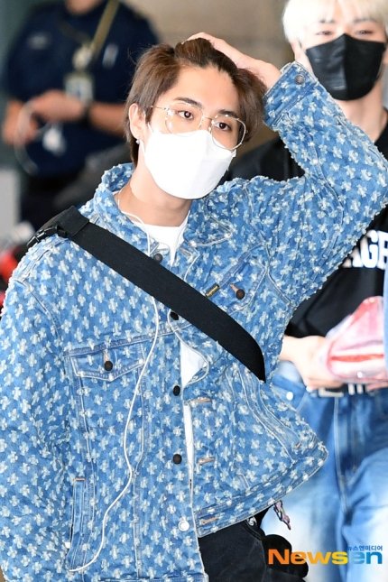 HANglobal_'s tweet photo. 📰Naver articles
React, recommend and share! 

📎https://t.co/g6svwKUlNU
📎https://t.co/EVN13lovsh
📎https://t.co/wQ0vXKJaod
📎https://t.co/c1xlWq0FiN
📎https://t.co/QbvoeiKNnp
📎https://t.co/R5Om0UrHS5
📎https://t.co/rZrVQJfy1q
📎https://t.co/Kf6YxeY9oQ

#HAN #한 #한지성 #ハン https://t.co/W4QD8Phe1V