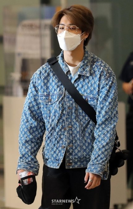 HANglobal_'s tweet photo. 📰Naver articles
React, recommend and share! 

📎https://t.co/g6svwKUlNU
📎https://t.co/EVN13lovsh
📎https://t.co/wQ0vXKJaod
📎https://t.co/c1xlWq0FiN
📎https://t.co/QbvoeiKNnp
📎https://t.co/R5Om0UrHS5
📎https://t.co/rZrVQJfy1q
📎https://t.co/Kf6YxeY9oQ

#HAN #한 #한지성 #ハン https://t.co/W4QD8Phe1V
