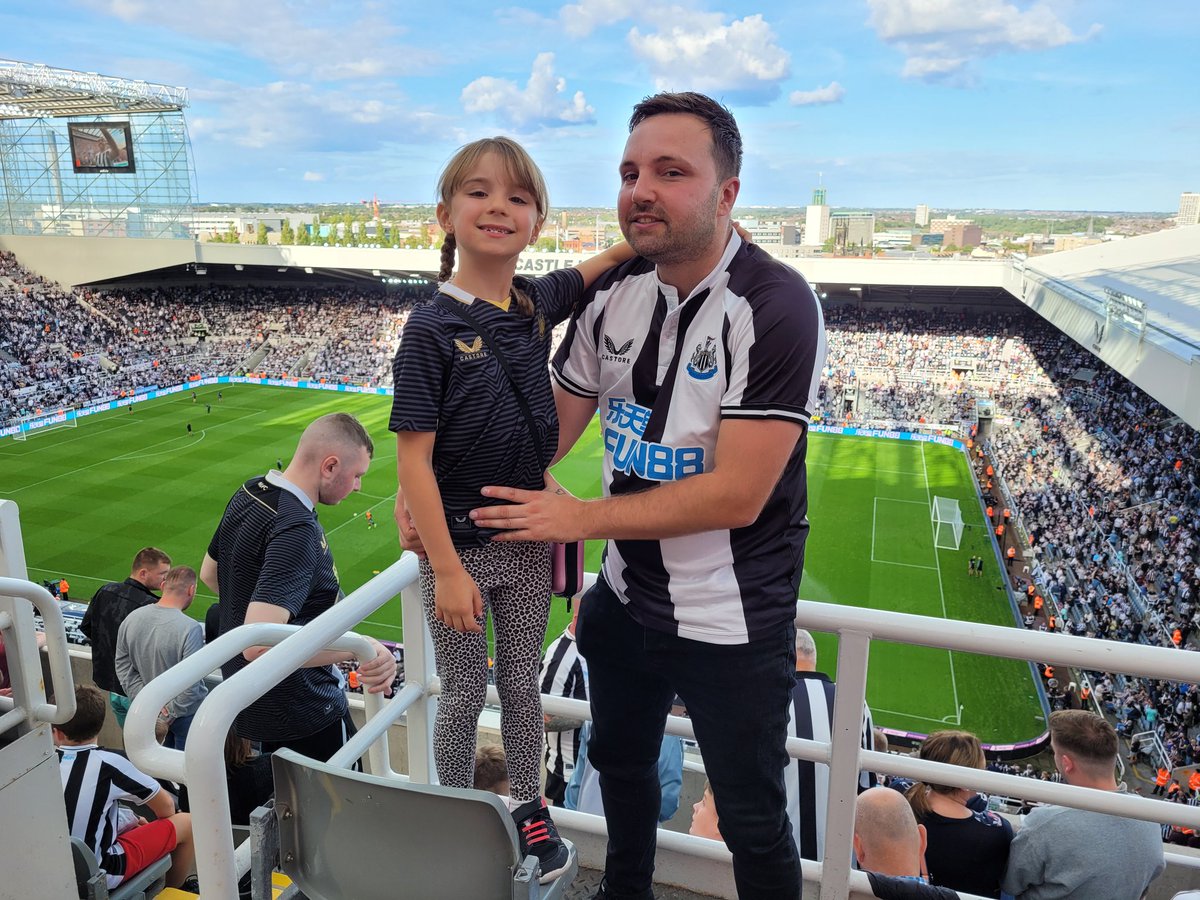 runner_dj's tweet image. Fantastic weekend in Durham visiting Mum whilst incorporating a first trip to St James Park for Olivia. Next chance to get up is Brentford for my 40th with my matchday sidekick. For now it's a coach back to Leeds with an exhausted 8 year old #NUFC #NewcastleUnited #toon