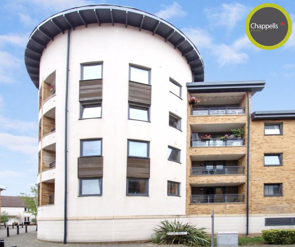 Chappells_EA's tweet photo. Our Manging Director Phil has just taken on this fabulous 2 double bedroom apartment in the old town area 💚

With two balconies, under croft parking, an en-suite and elevator access 🤩

Guide Price £175,000 🔑

☎️ 01793 618080
👨‍💻 https://t.co/ISAG3D0STt https://t.co/Lrnis9EFST