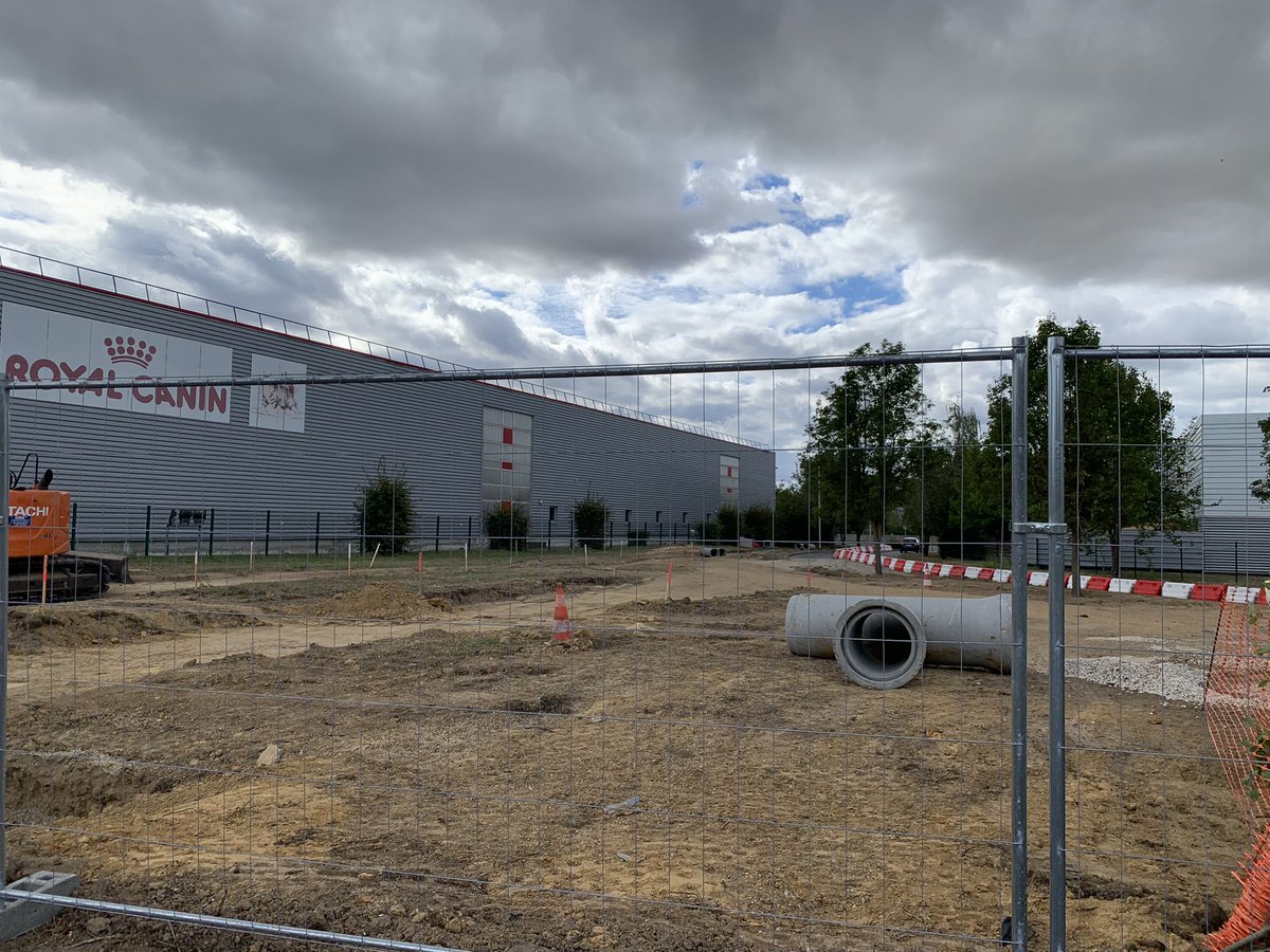 JPDugoinClement's tweet image. ⚠️ Travaux : Une seconde sortie à Montvrain 1 🚧
Heureux de voir que la @_CCVE_ a commencé les travaux de désenclavement de la ZAC de Montvrain 1 en y aménageant et paysageant une seconde sortie, côté sud, sur la déviation de la RD153.
1/2