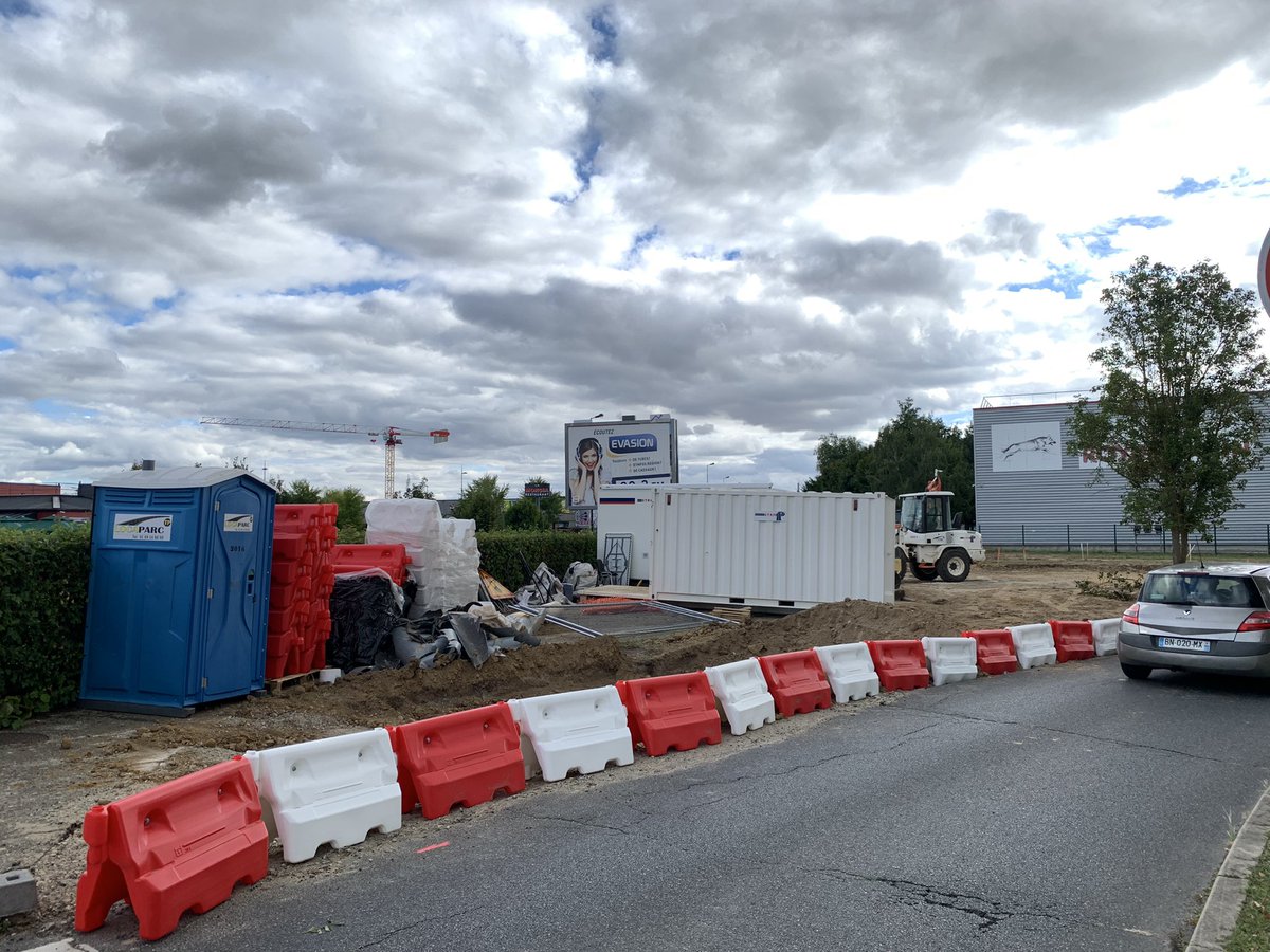 JPDugoinClement's tweet image. ⚠️ Travaux : Une seconde sortie à Montvrain 1 🚧
Heureux de voir que la @_CCVE_ a commencé les travaux de désenclavement de la ZAC de Montvrain 1 en y aménageant et paysageant une seconde sortie, côté sud, sur la déviation de la RD153.
1/2