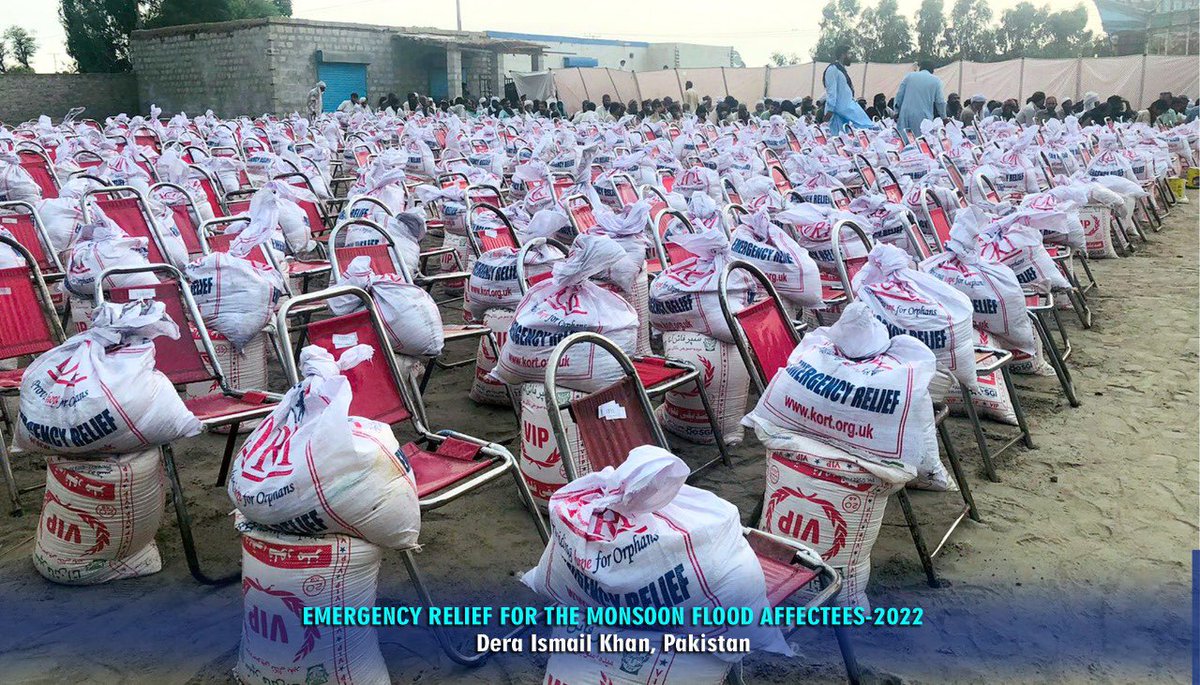 Akhtar_kort's tweet photo. 21st Aug 2022:
FLOOD SUPPORT IN DERA ISMAIL KHAN-
Despite our personal bereavements and calamities, serving Humanity MUST continue .
KORT teams have reached DERA ISMAIL KHAN and distributed food packs to hundreds of flood affected brothers and sisters .
#supportkort https://t.co/93aLXZA7KK