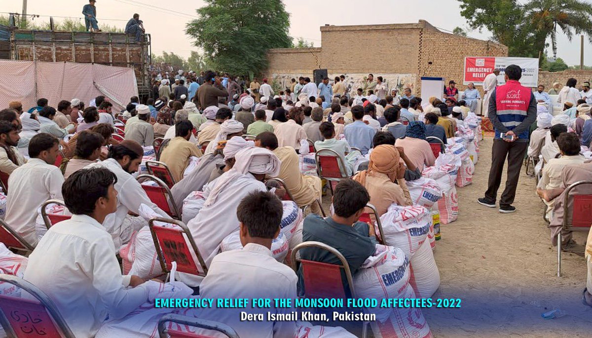 Akhtar_kort's tweet photo. 21st Aug 2022:
FLOOD SUPPORT IN DERA ISMAIL KHAN-
Despite our personal bereavements and calamities, serving Humanity MUST continue .
KORT teams have reached DERA ISMAIL KHAN and distributed food packs to hundreds of flood affected brothers and sisters .
#supportkort https://t.co/93aLXZA7KK