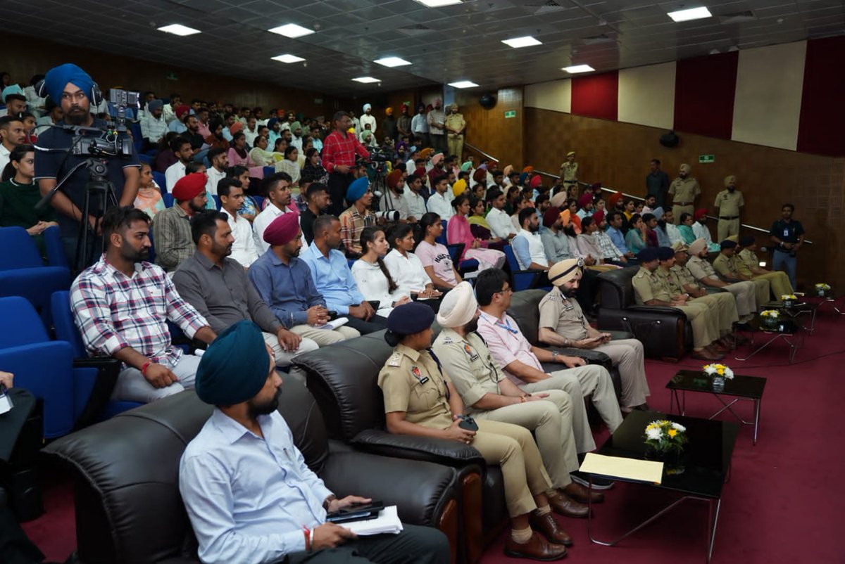 DGP Punjab Police (@dgppunjabpolice) on Twitter photo I am thankful to CM <a href="/BhagwantMann/">Bhagwant Mann</a> for distributing appointment letters and blessing the newly inducted 4358 Constables in Punjab Police. This fresh blood will strengthen policing at cutting-edge levels in the state. Congratulations everyone! I am thankful to CM <a href="/BhagwantMann/">Bhagwant Mann</a> for distributing appointment letters and blessing the newly inducted 4358 Constables in Punjab Police. This fresh blood will strengthen policing at cutting-edge levels in the state. Congratulations everyone!