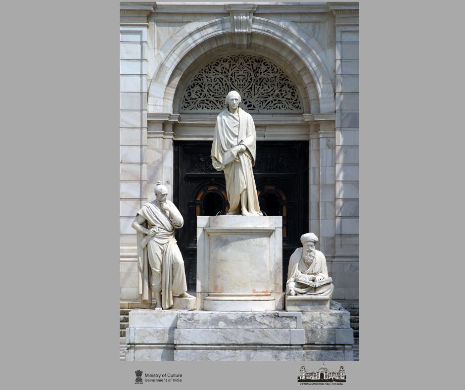 victoriamemkol's tweet photo. Museum From Home
A standing figure of Warren Hastings on pedestal, first Governor General of Bengal (1774-85), clad in toga with an extended left foot, carved in marble by Sir Richard Westmacott, R.A.
#VMH #victoriamemorialhall #vmhcollections
#ministryofculture https://t.co/vHZ7o9RudQ