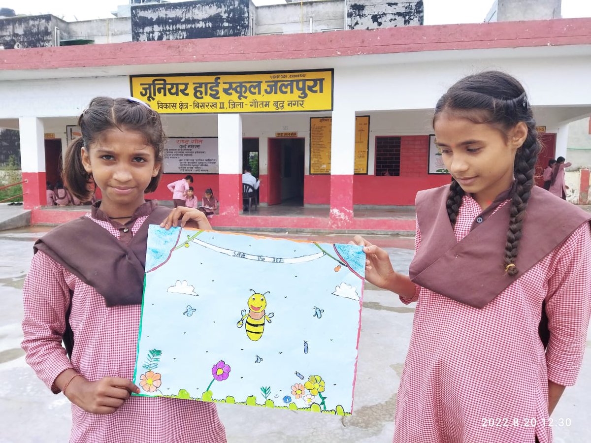 GEAG_India's tweet photo. Celebrating #NationalHoneyBeeDay! 🐝🐝

At Junior high school Jalpura #GautamBudhNagar  

Students #SupportTheBees &amp; appreciate how #bees essential for #food production, help preserve #biological #diversityand ecosystems flourish.

#ProtectPollinators 

@HCLHarit
@HCL_Foundation https://t.co/sQWPVev1rx