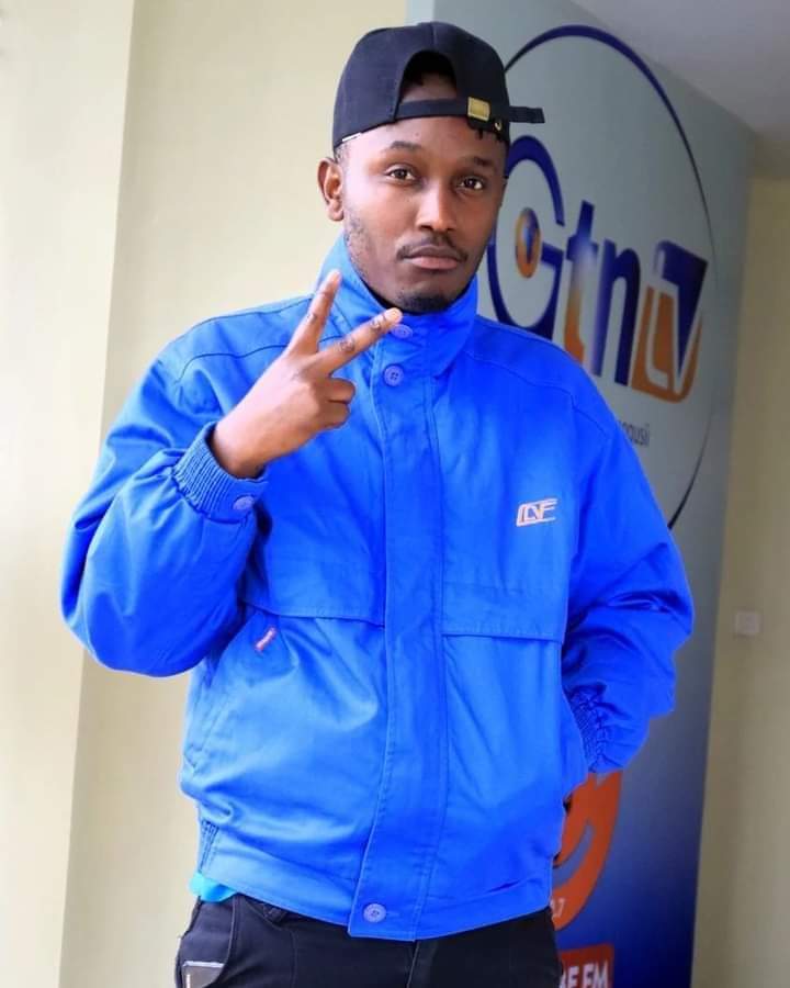 GetembeTV's tweet photo. The Link Up Show #interactivetuesday liiiiiiiiive on Getembe TV &Getembe FM 102.7 na Dj Rills + Dj Topsha
#linkupshow https://t.co/JvG6VTgm1z