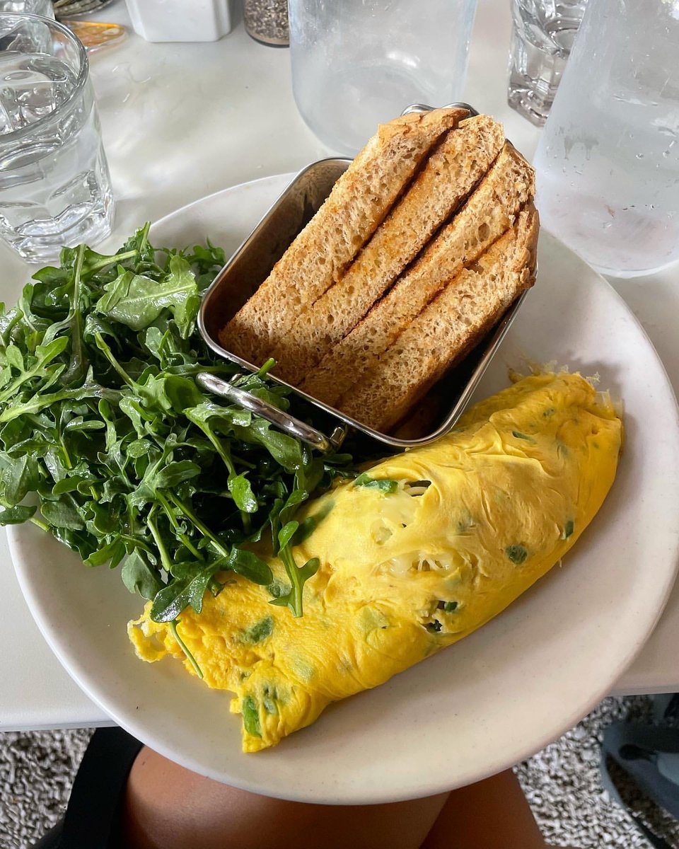 Good morning to this crowd pleaser Namesake Omelette 💛#californiadreamer

📷️: @indyfoodie_