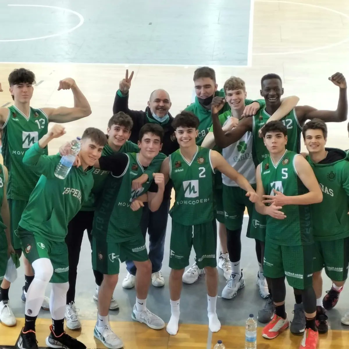 CBPHuesca's tweet photo. Desde el C.B. Peñas Huesca acompañamos en el inmenso dolor a la familia de nuestro jugador Dani Gómez, fallecido a los 18 años de edad.
Estamos absolutamente desolados, sin consuelo posible.
Dani, siempre estarás en nuestros corazones, jamás te olvidaremos.💚 https://t.co/DFPhds1qcu