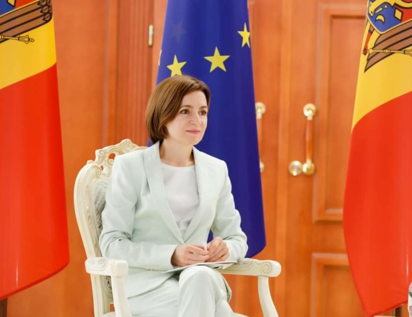 - сегодня Украина 🇺🇦 защищает защищает нас, защищает свободный мир.. молдавские патриоты, которых у нас большинство, поддерживают Украину и решительно осуждают войну России против украинского народа

Президент Молдовы  🇲🇩 Майя Санду на Крымской платформе сегодня..