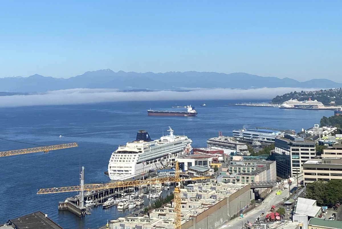 KSeattleWeather's tweet photo. Sun, fog, ships and cranes. Good morning, Seattle! https://t.co/JVzjhzKLEi