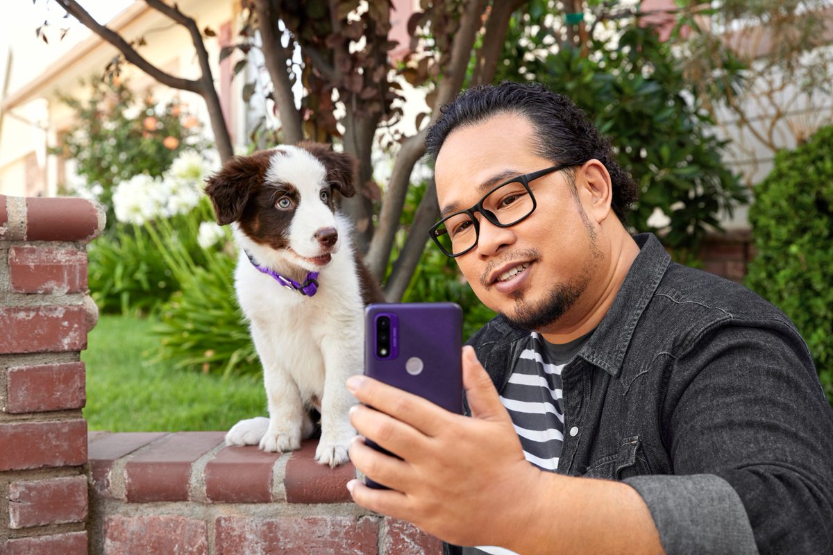TELUSHealth's tweet photo. We've got paw-some news! 🐾 Today, we're launching TELUS Health MyPet, a new virtual veterinary care service app, bringing dog and cat owners in British Columbia peace of mind knowing a provincially-licensed vet is available virtually. Learn more: https://t.co/Qdgty9q24F. https://t.co/ieKGuqMNMF