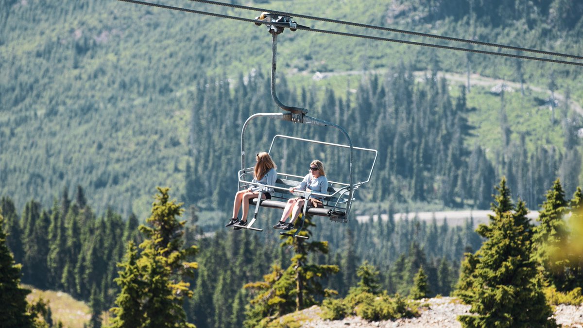 TourismMW's tweet photo. It's 'back to school' for kids two weeks today! Here is your Mount Washington BEFORE 'back to school' checklist: Disc Golf, Scenic Chair Lift Ride, Hike, Learn to Mountain Bike, ZipTour, and Courtyard BBQ lunch. Grab your crew and come stay &amp; play! #mymw https://t.co/CX0C64UZsP https://t.co/pvpvop7LTw
