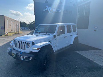 AutoActionNJ's tweet image. Check out this awesome 2022 Wrangler Unlimited Sahara 4XE  where our team installed amazing custom two tone leather and RGB ambiance lighting! #drivingyourlifestyle #2022jeepwrangler #customtwotoneleather #customleather #ambiancelighting #leatherseats
