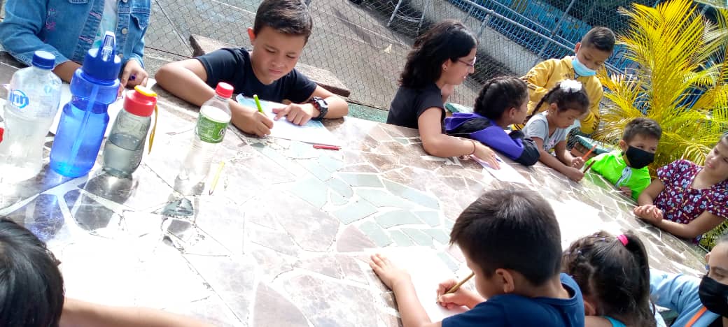 #23Ago | Así se desarrollan este martes las actividades recreativas en la Escuela Básica Artesanal Don Timoteo Chacón

¡Juegos, bailes y mucha diversión! 

@MPPEDUCACION <a href="/yelitzePSUV_/">Yelitze Santaella</a> <a href="/berzabethg1/">Berzabethgandicaoficial</a> @ZonaEducTachira <a href="/supervisionZET1/">SupervisionZET</a> <a href="/DGSEMPPE/">DIRECCIÓN GENERAL DE SUPERVISIÓN MPPE</a> <a href="/FreddyBernal/">Freddy Bernal</a>