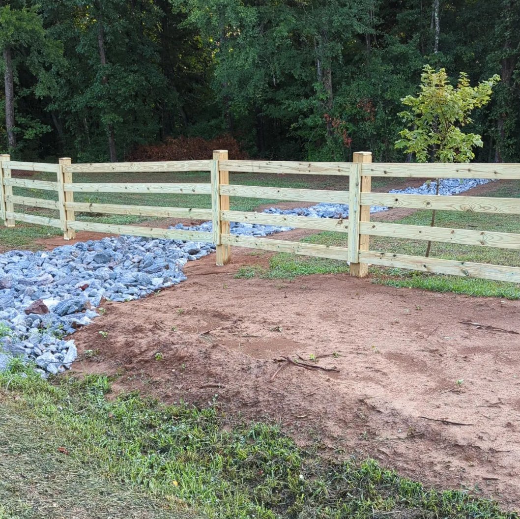 BuildItFast2K's tweet photo. We enjoyed being part of @smallpinefarm largest endeavor to date. Tony, Tanja, &amp; Gizmo single-handedly built a 700ft, 4-board Kentucky fence using Fast 2K Deck Post Anchor, watch their fence-building video – it's worth watching every minute! https://t.co/AnE4qbfZb4 #builditfast2k https://t.co/6gPrMSst6k
