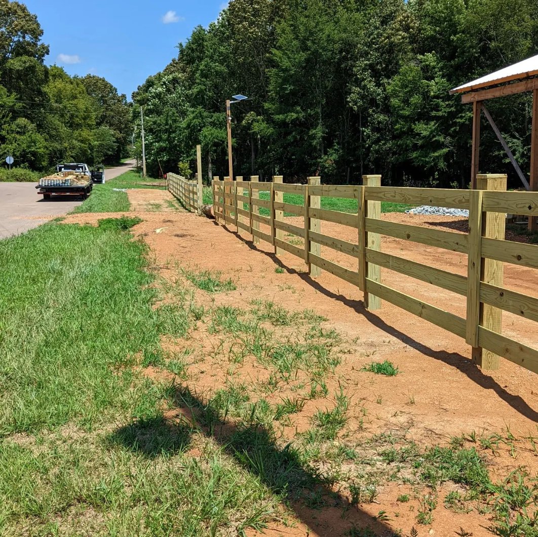BuildItFast2K's tweet photo. We enjoyed being part of @smallpinefarm largest endeavor to date. Tony, Tanja, &amp; Gizmo single-handedly built a 700ft, 4-board Kentucky fence using Fast 2K Deck Post Anchor, watch their fence-building video – it's worth watching every minute! https://t.co/AnE4qbfZb4 #builditfast2k https://t.co/6gPrMSst6k