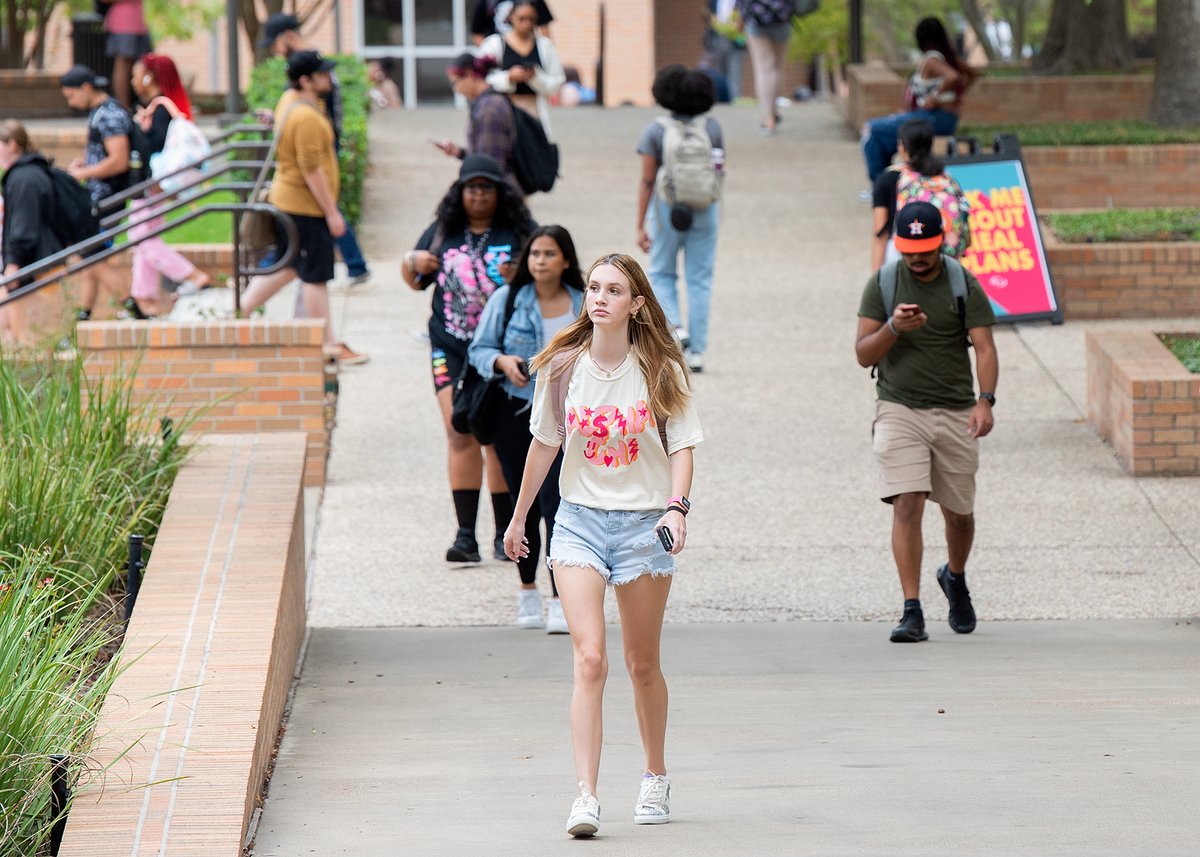 SamHoustonState's tweet photo. We are glad that you are home #Bearkats! https://t.co/z7tNSO3BAr