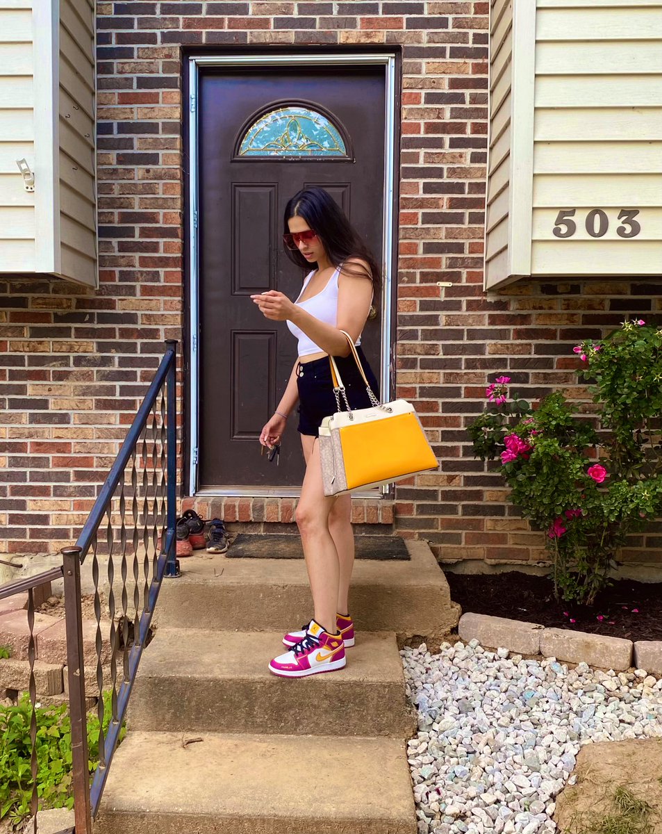 lacey_breanna's tweet image. Call it what you want #simpleootd #endofsummervibes #calvinklein #airjordan1