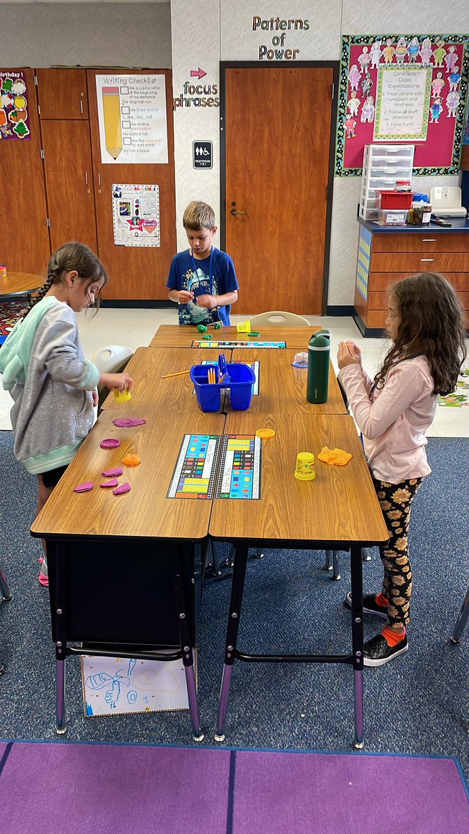 TeriCoroneos's tweet photo. Fun with Play-doh! @StoryFalcons #insiderecess https://t.co/NQ63KedvHS