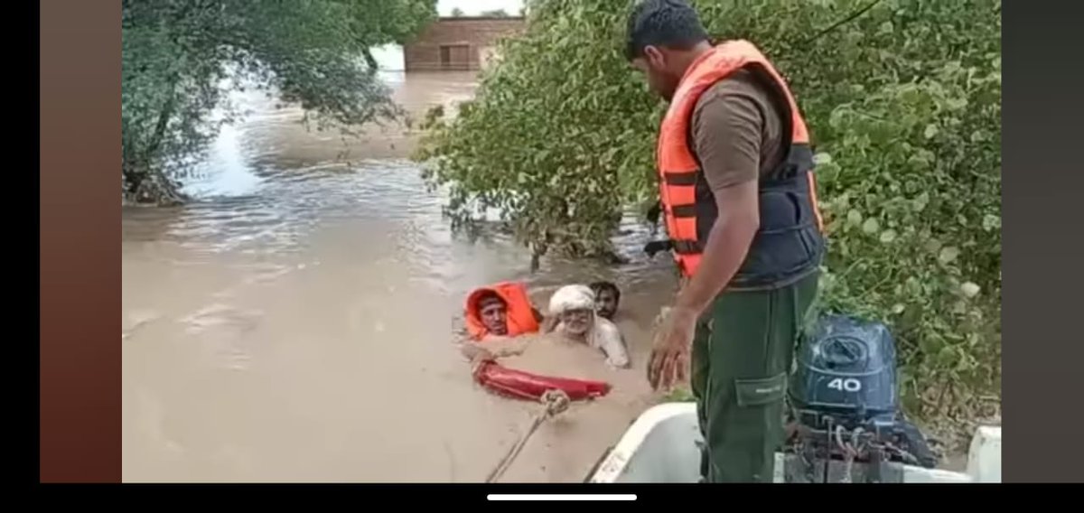 Sheerazfaiz1's tweet photo. @geonews_english  give a breaking news about India.
And why not about south Punjab Pakistan.
We are not part of Pakistan?????
We are not Humans?????
Why media is Silent?????
@geonews_english 
@BOLNewsOfficial 
@BBCWorld 
@BBCUrdu 
@ARYNEWSOFFICIAL 
#SouthPunjabNeedsAttension https://t.co/PjDaD1ZQIG