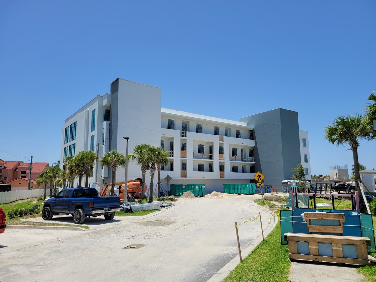 HarborIslandBch's tweet photo. It's been a busy summer for the #PhoenixParkConstruction Team working on the Riverfront Phase I Building! https://t.co/AKjitu38EZ https://t.co/goduTfZZT1