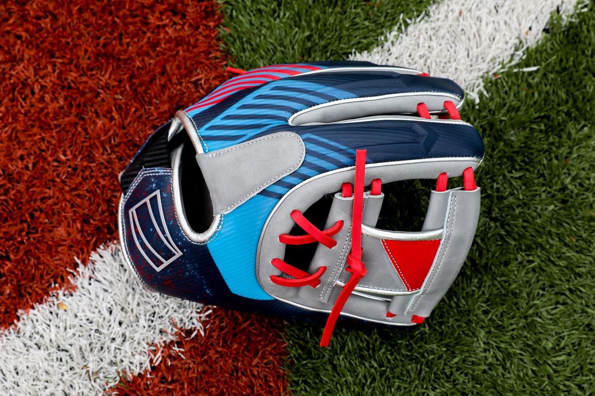RawlingsSports's tweet photo. The most innovative glove on the market. #REV1X https://t.co/AWvZr6B6fq