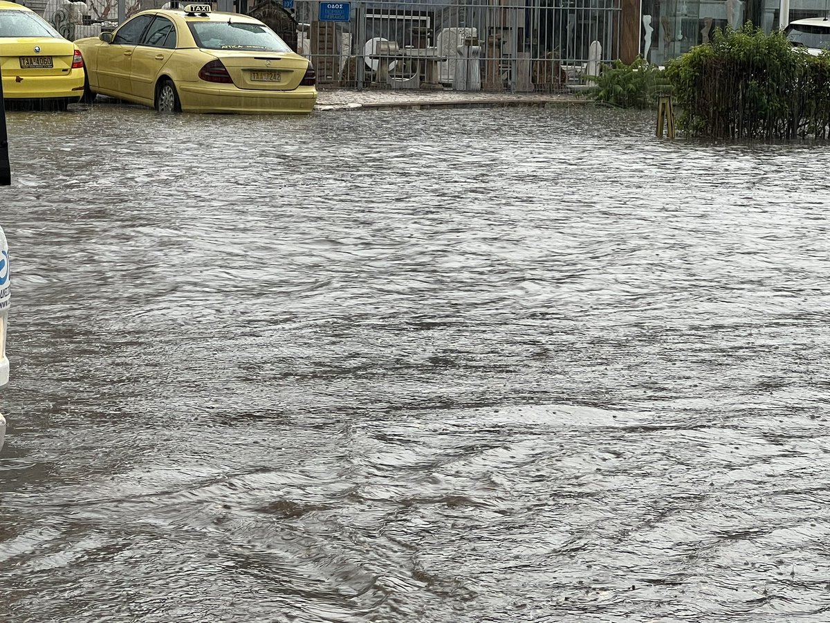 Όλα καλά ! Ποιος είπε ότι δεν έχει ποτάμι η Αθήνα ..