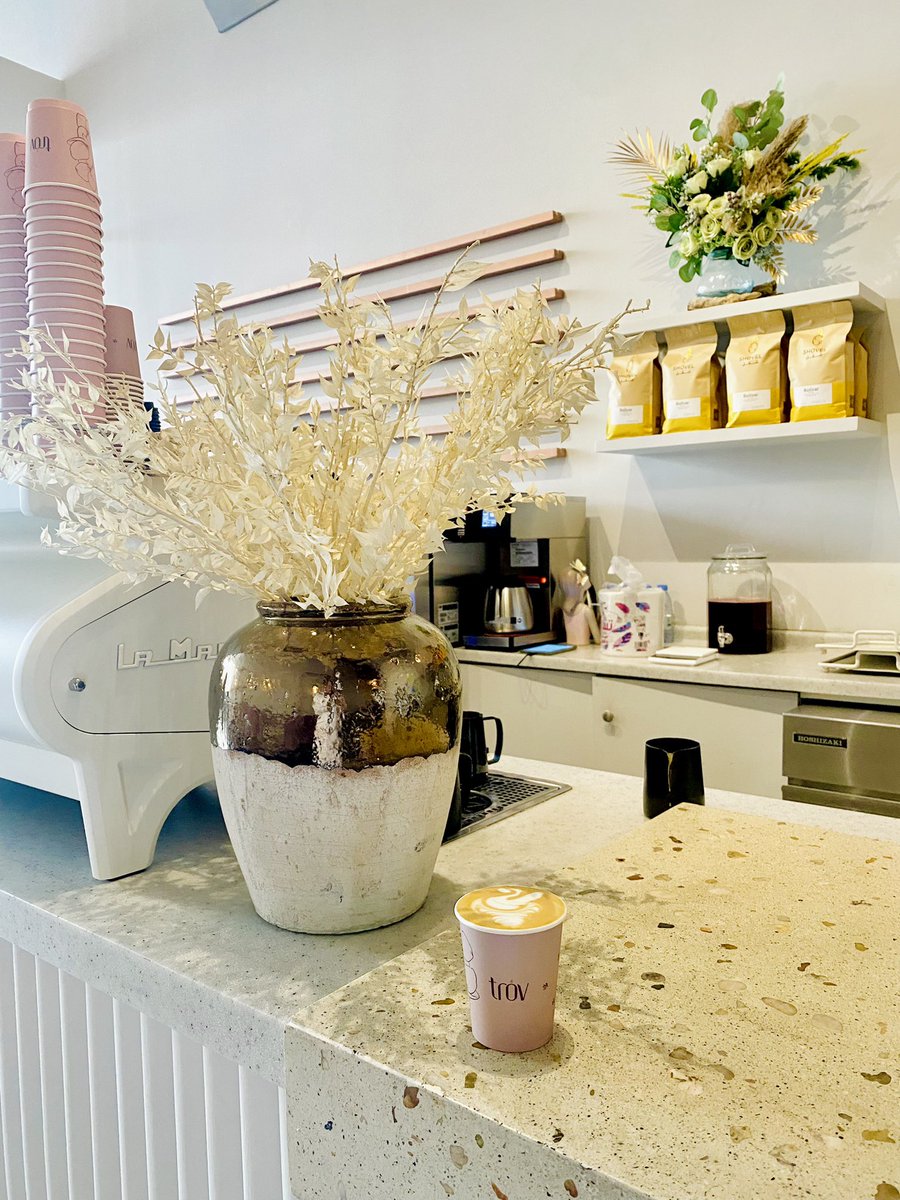 #..

أجملُ ماقيلَ في القهوةِ أنها سيدةُ الوحدة ورفيقة المزاجْ . ☕️ 

تروڤ | TROV 

📍الأندلس

goo.gl/maps/QXPB1UkoD…
